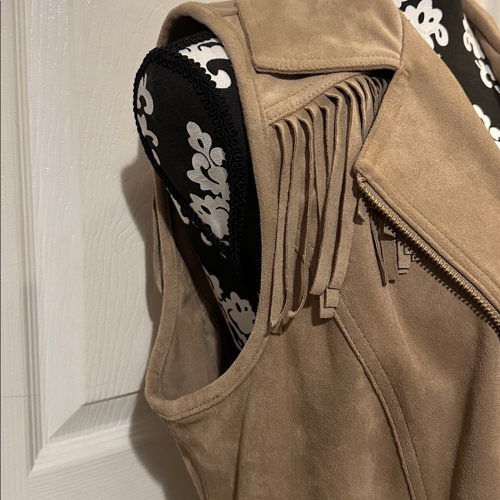 Chico's Suede Fringe Vest Sz 2 - Picture 4 of 11